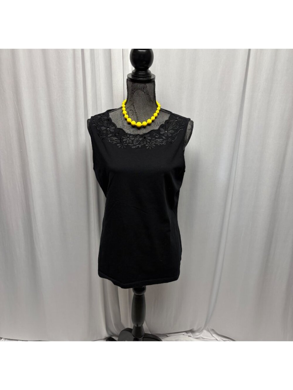 Croft and Barrow Black Sleeveless Top Womens Sz Large Embroidered Floral Office